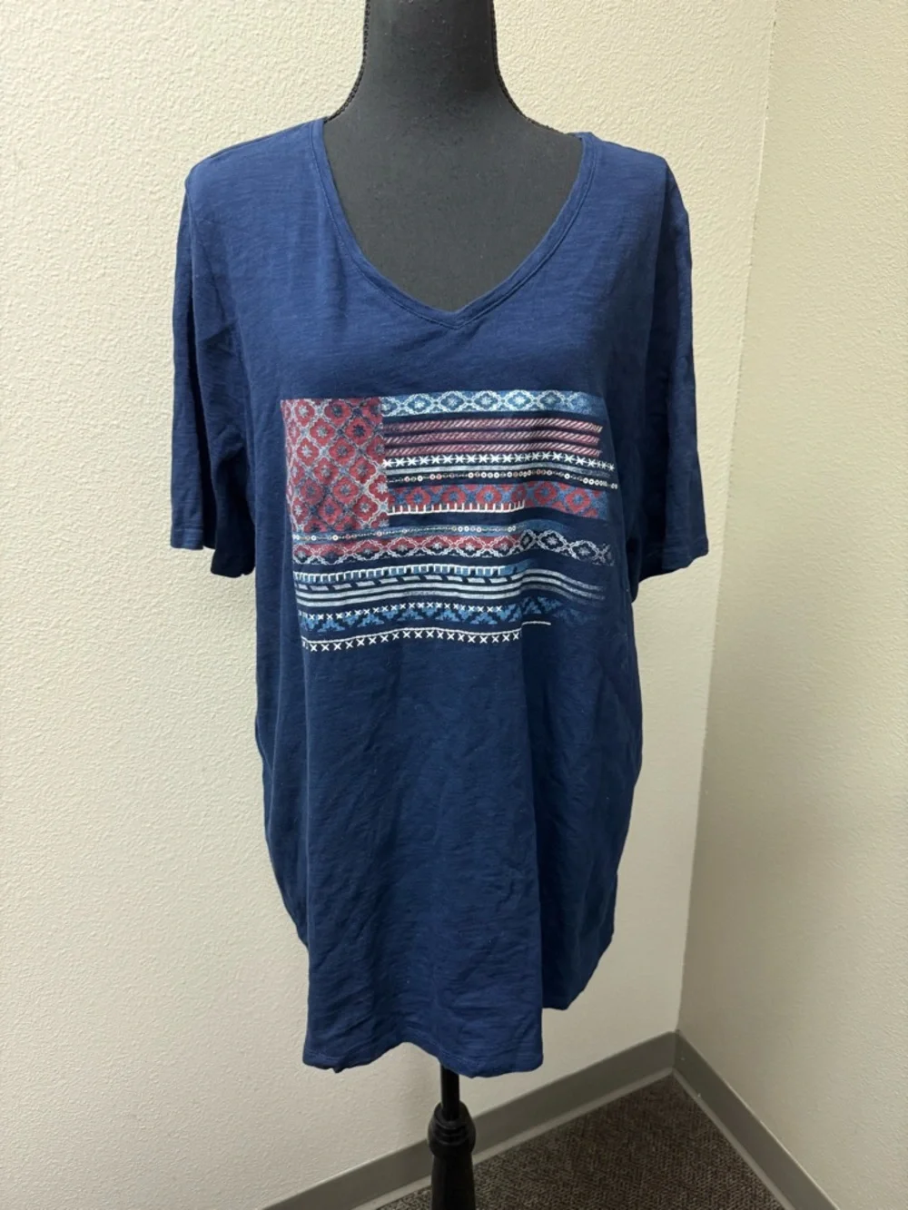 Catherines 1X Navy V Neck Graphic Tee Boho Stripe Print Plus Size Top - Picture 2 of 10
